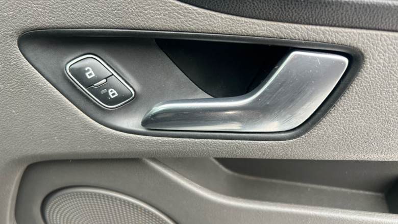 Ford Transit Custom 300 L1 Diesel Fwd 2.0 EcoBlue 130ps Low Roof D/Cab Limited Van Auto